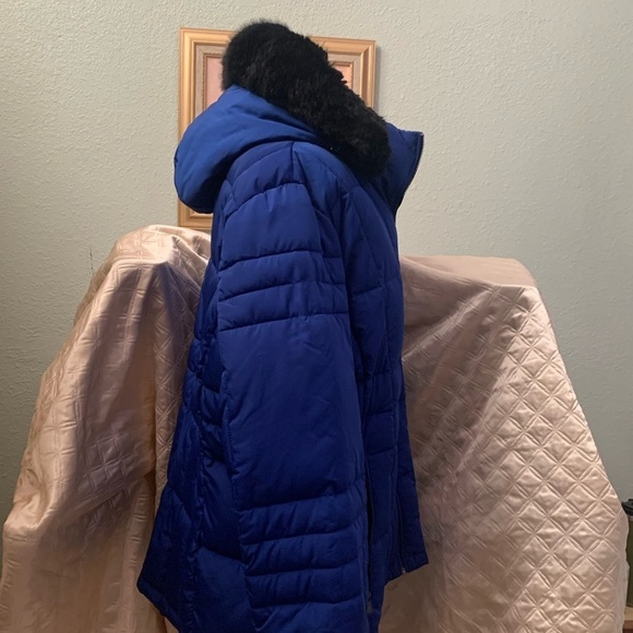 Calvin Klein navy blue and black
Women's Faux-Fur-Lined Hooded Puffer Coat - Picture 7 of 10